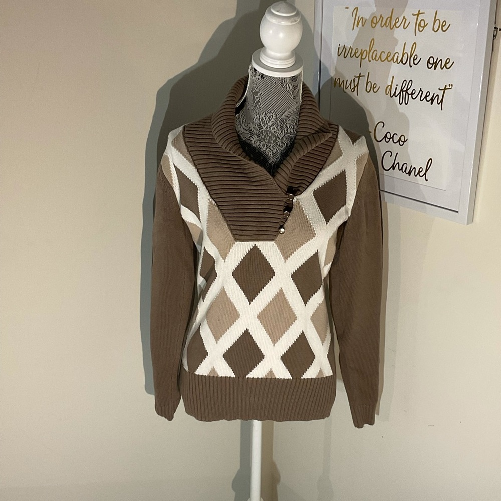 Brown & cream high neck sweater 🤎